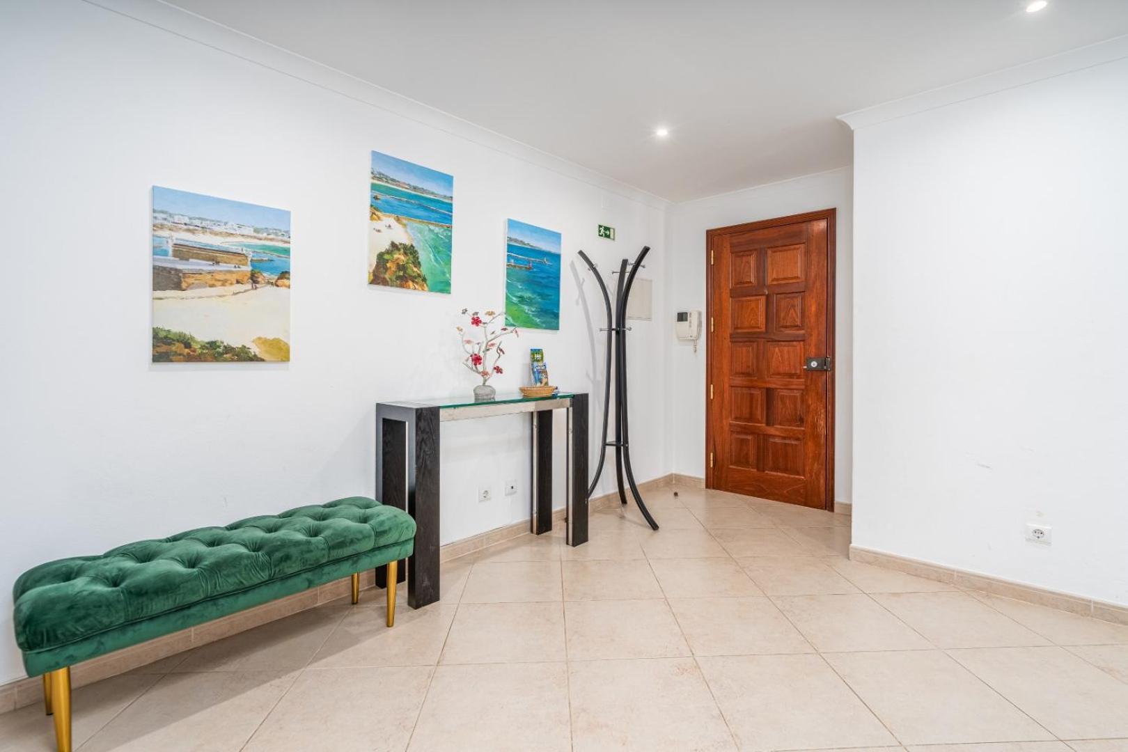 Two Bedroom Apartment - 110M2, Ac, Terrace, Wi-Fi Lagos Buitenkant foto