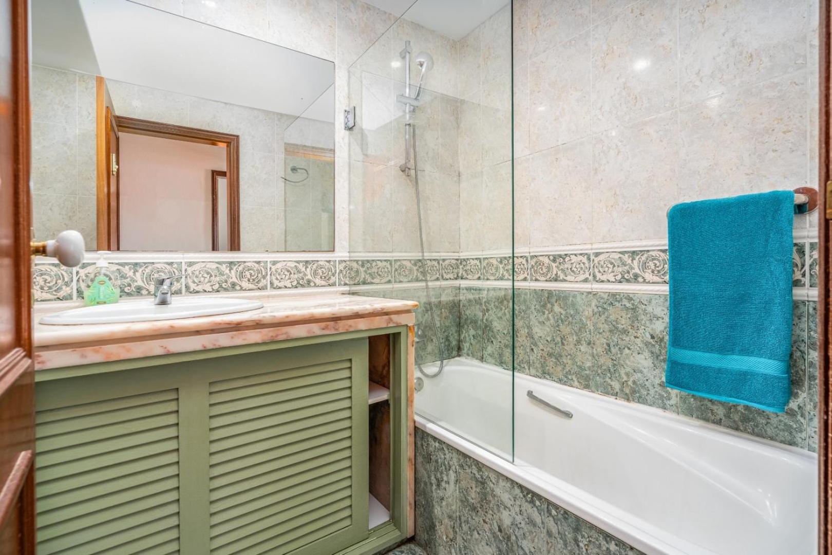 Two Bedroom Apartment - 110M2, Ac, Terrace, Wi-Fi Lagos Buitenkant foto