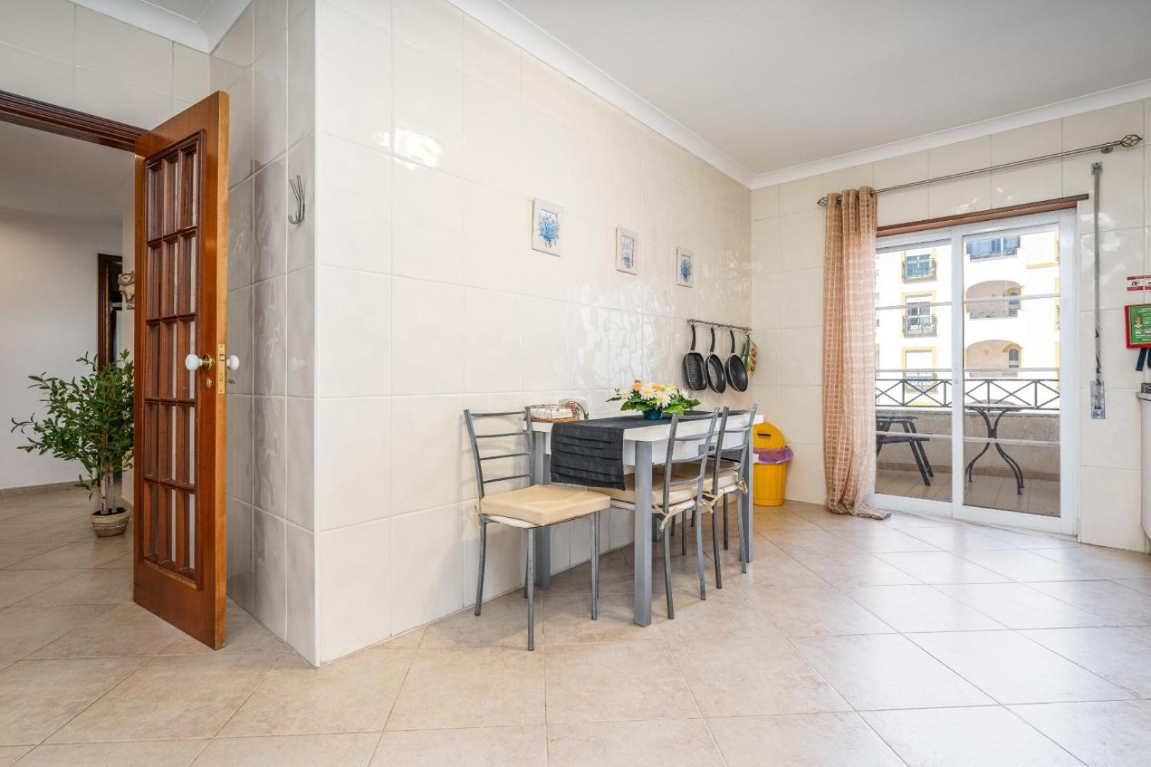 Two Bedroom Apartment - 110M2, Ac, Terrace, Wi-Fi Lagos Buitenkant foto