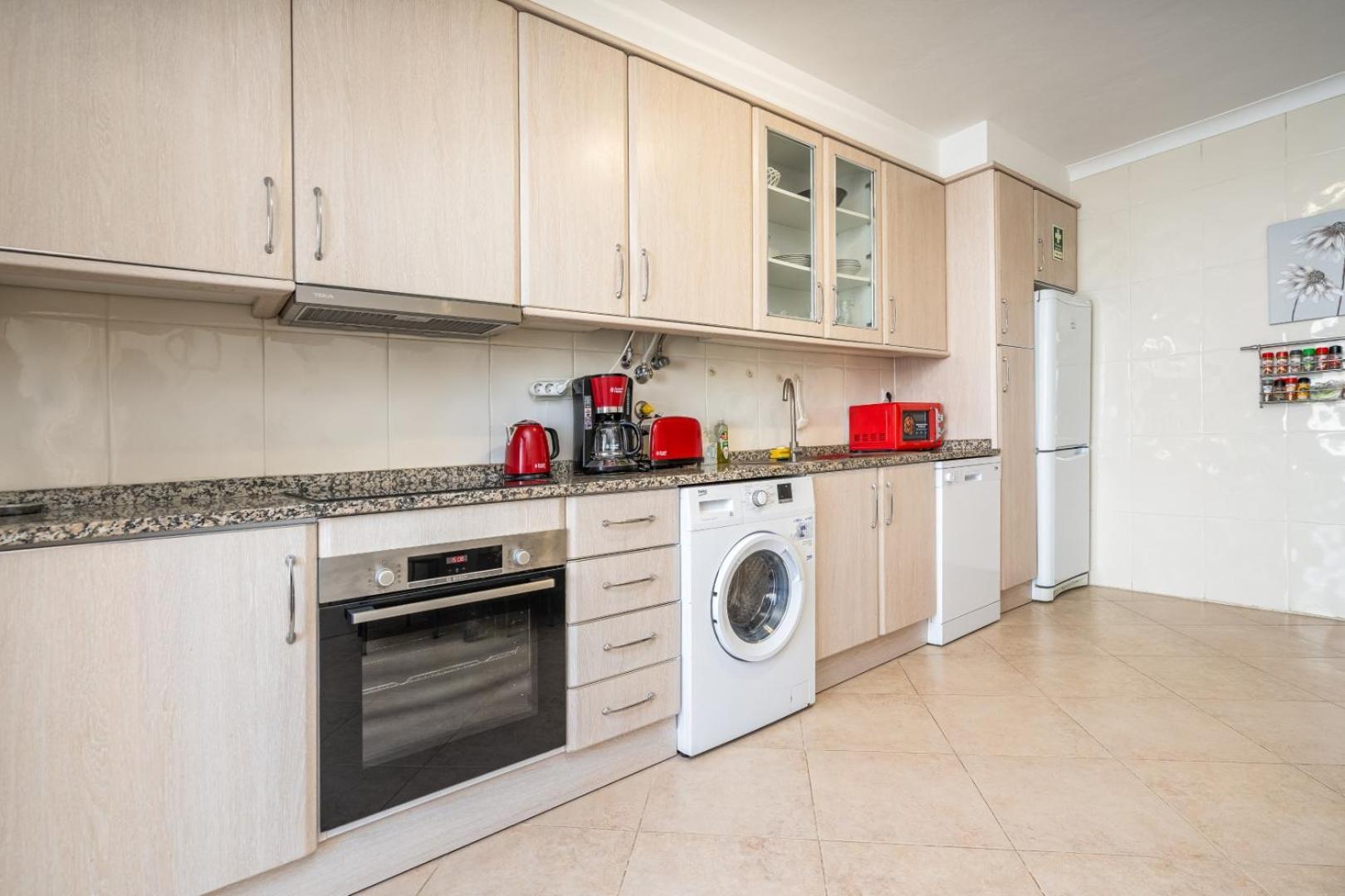 Two Bedroom Apartment - 110M2, Ac, Terrace, Wi-Fi Lagos Buitenkant foto