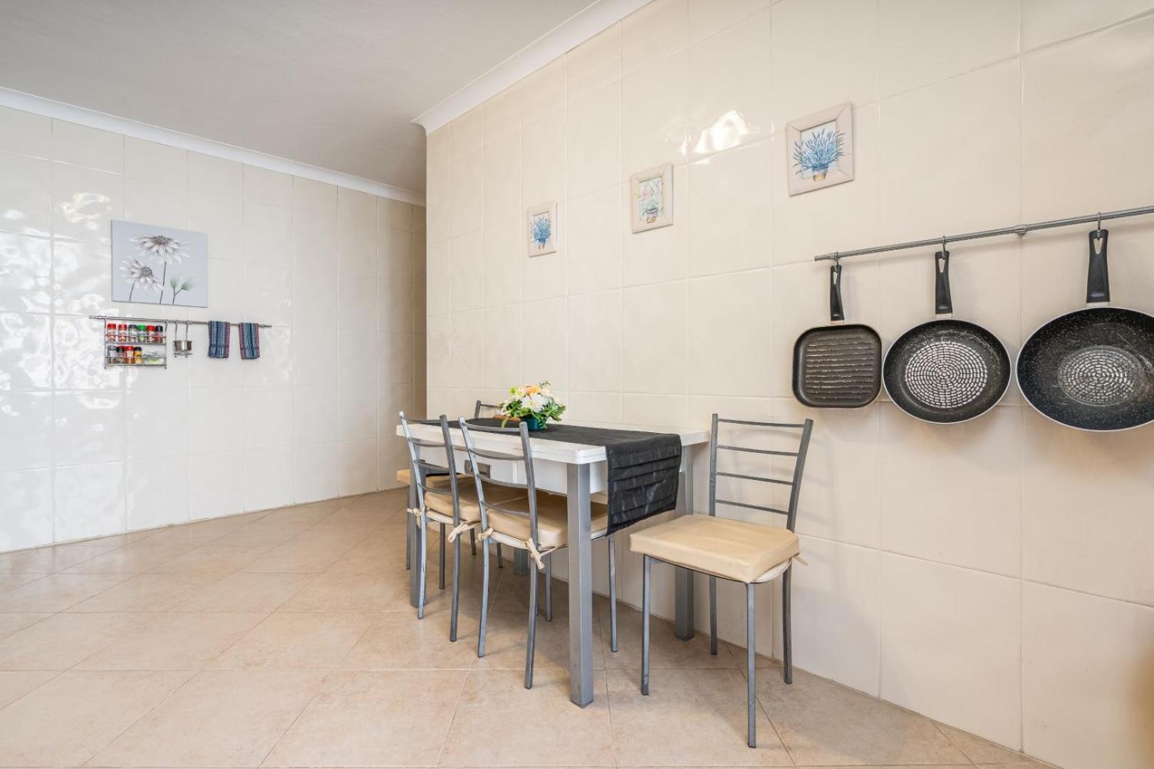 Two Bedroom Apartment - 110M2, Ac, Terrace, Wi-Fi Lagos Buitenkant foto